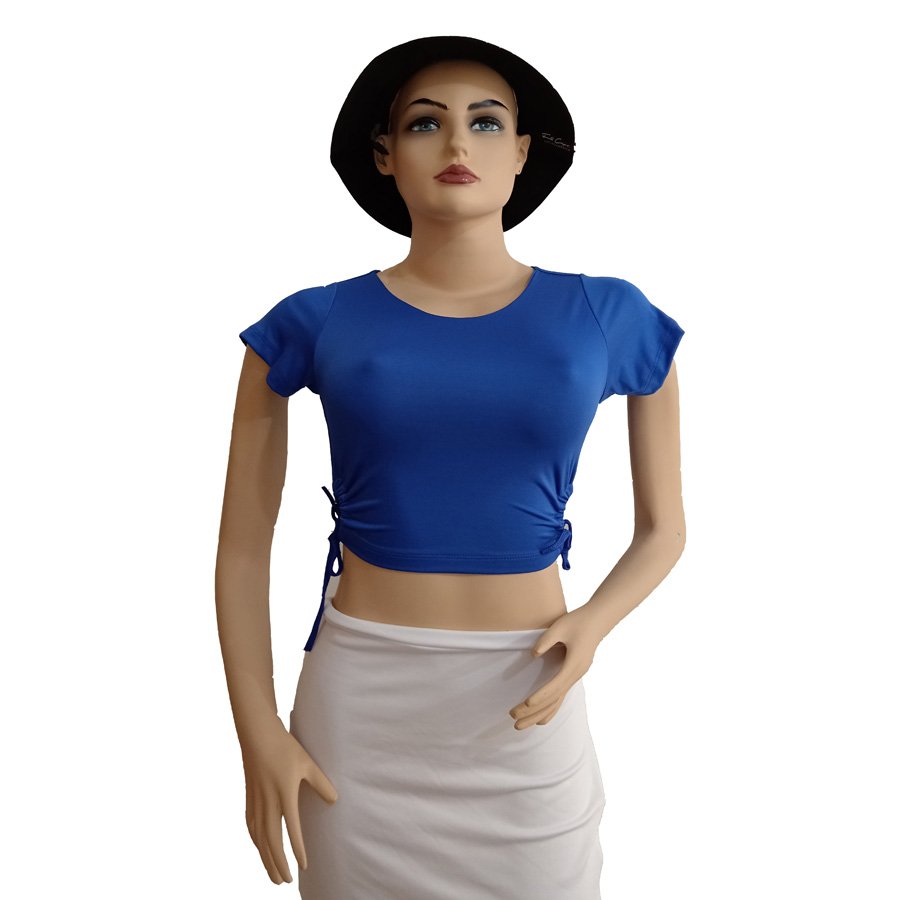 Blusa azul mangas cortas.
